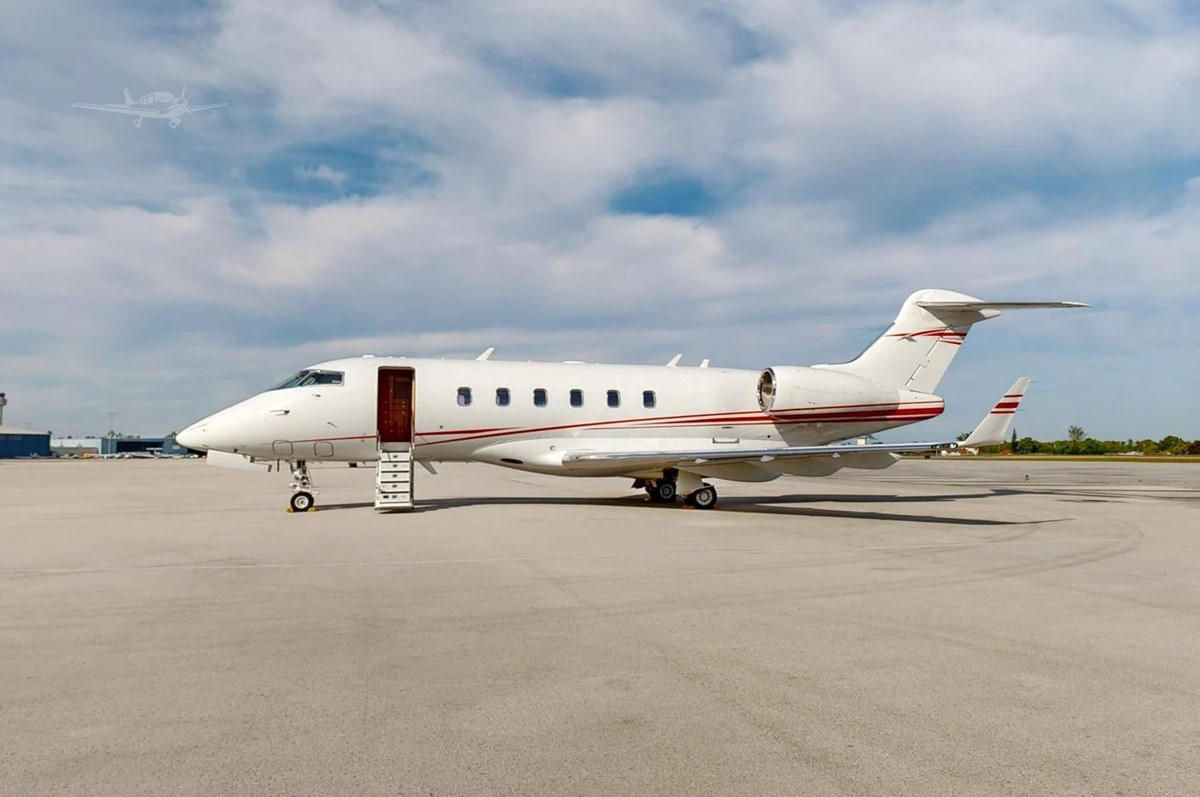 2013 BOMBARDIER CHALLENGER 300 — main photo