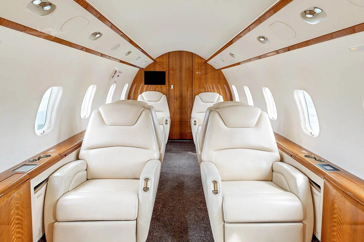2013 BOMBARDIER CHALLENGER 300 — photo 3