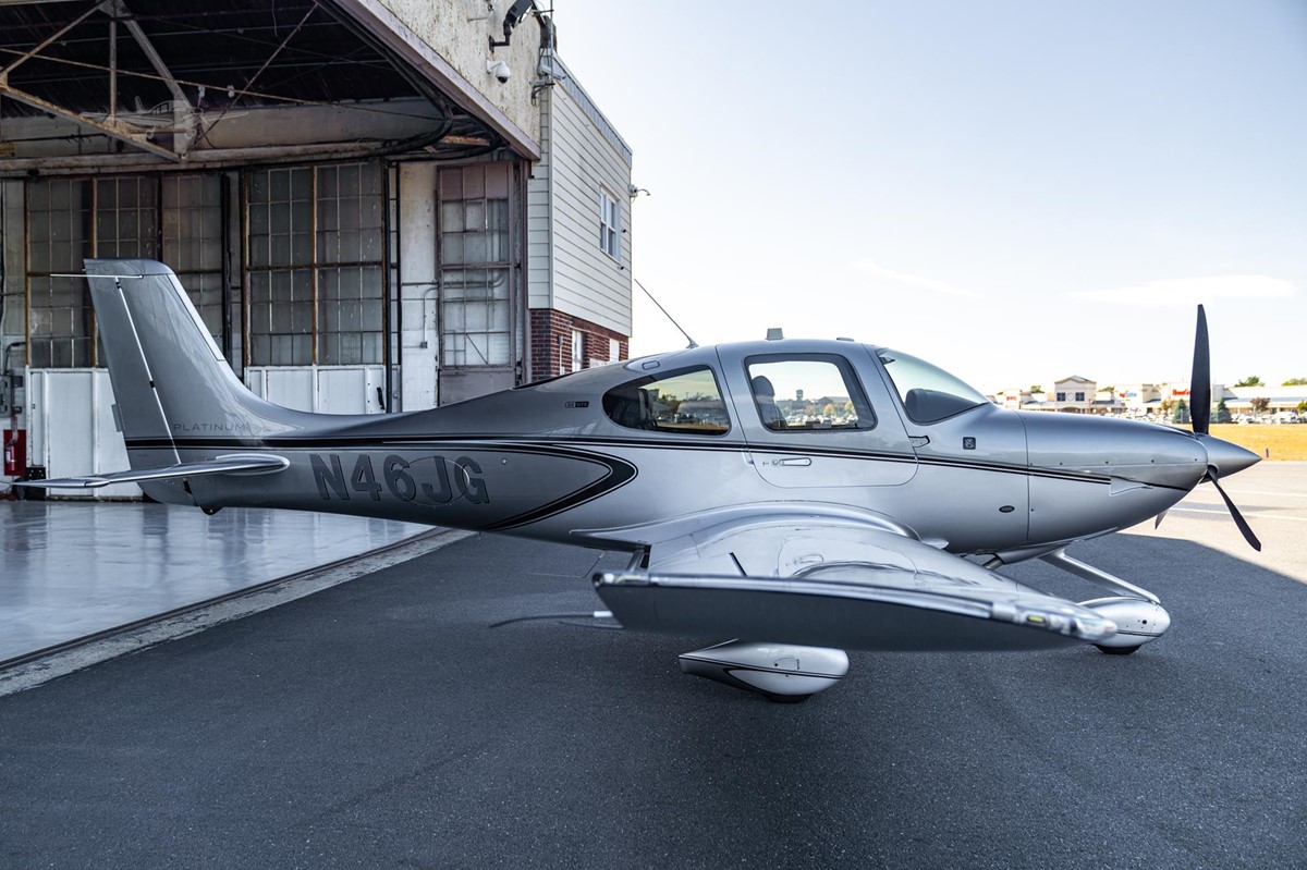 2022 CIRRUS SR22-G6 — photo 2