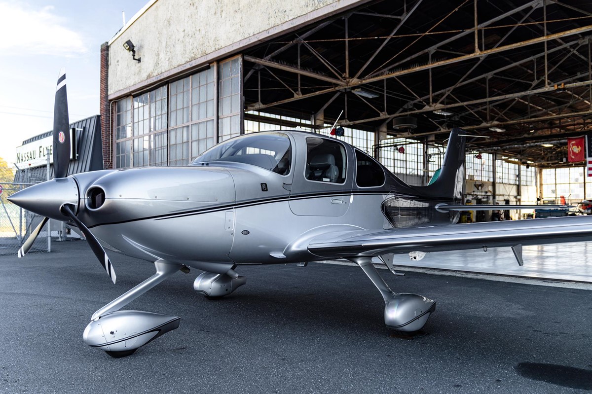 2022 CIRRUS SR22-G6 — photo 3