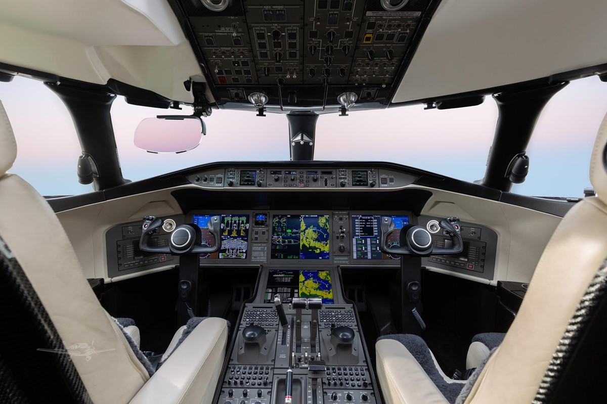 2023 BOMBARDIER GLOBAL 6500 — photo 2